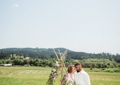 Newlyweds at a pictorial setup